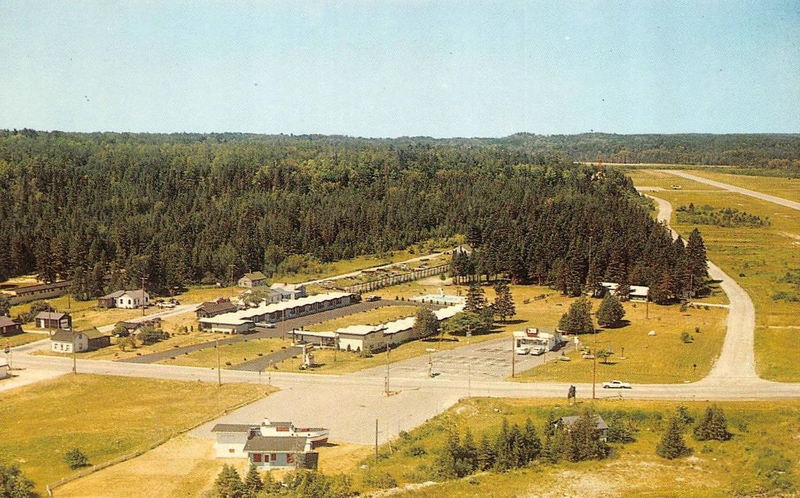 Tradewinds Motel - Old Postcard Photo (newer photo)